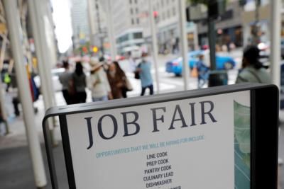 US Job Growth Slows, Unemployment Rate Rises In April