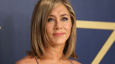 Jennifer Aniston's choppy layers and ultra delicate money pieces have got us taking notes ahead of our summer salon trips