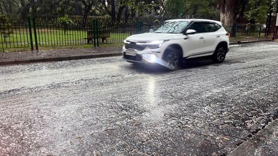 Rain lashes city for second consecutive day