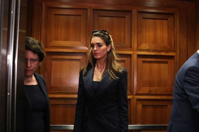 Hope Hicks cries during Trump trial