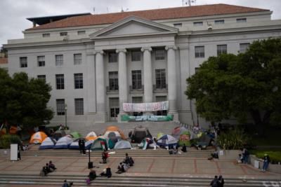 Emory University Faculty Senate Votes No Confidence In President