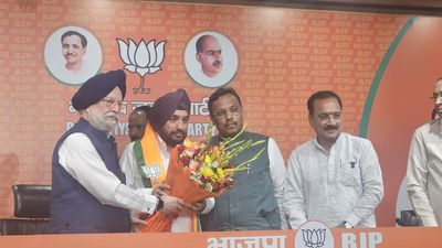 Arvinder Singh Lovely jumps ship to the BJP again
