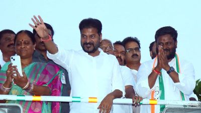 Revanth challenges KCR for an open debate at Telangana Martyrs’ Memorial on May 9