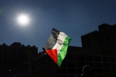 Protesters Deface GWU Statue With Palestinian Flag And Notes