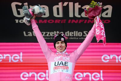 Who is leading the Giro d'Italia 2024 after stage 15?