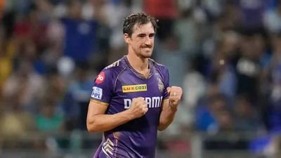 I'm not the only bowler going for runs: Mitchell Starc
