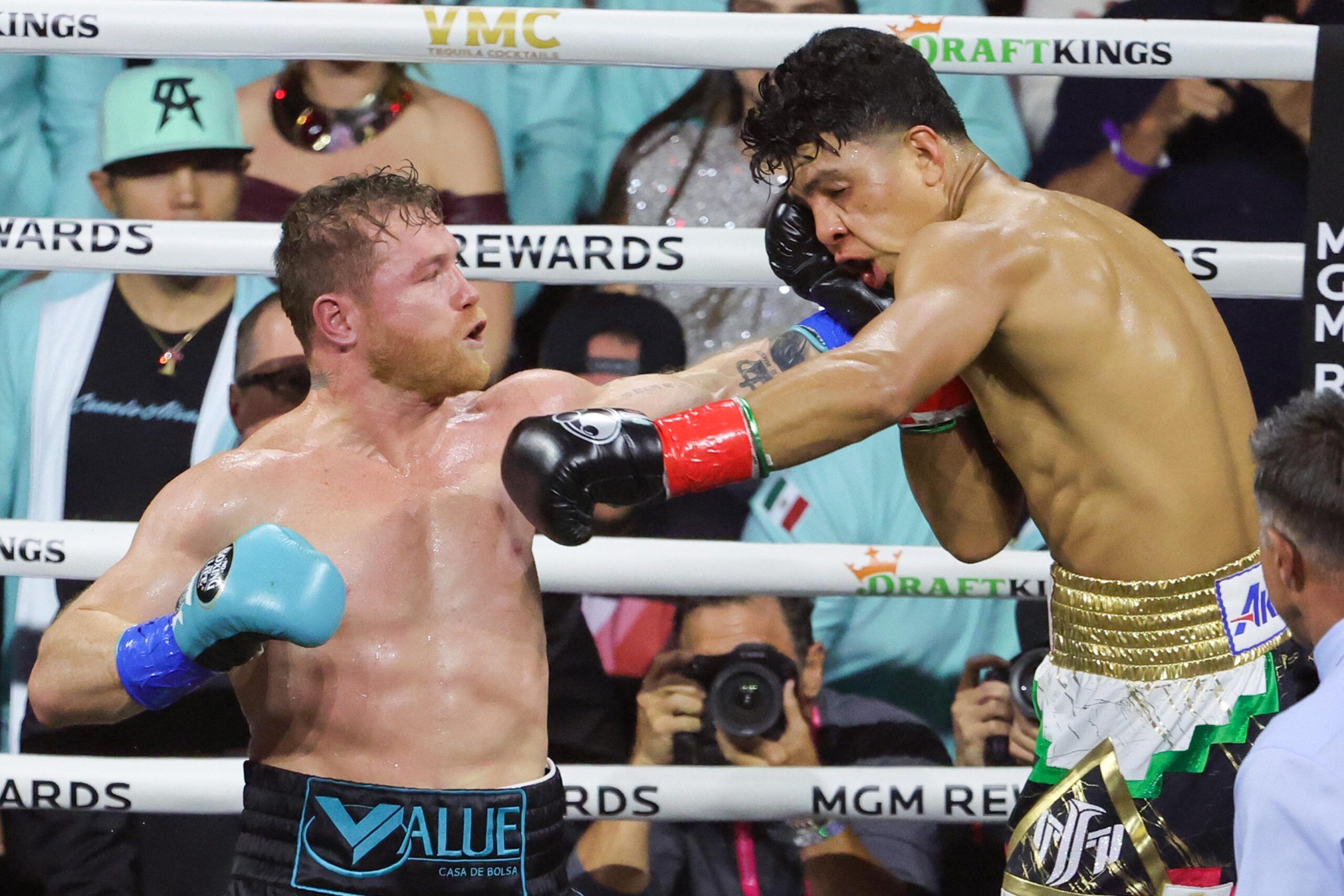 Canelo Alvarez Drops, Beats Overmatched Jaime Munguia…