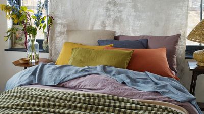 Can you mix bed sheets? Yes − here's the secret to doing it stylishly