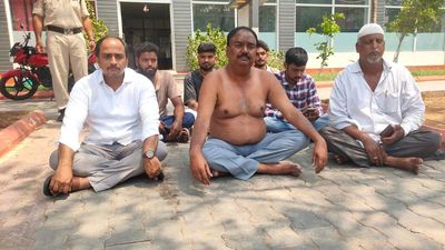 YSRCP candidate stages half-naked protest in Chittoor