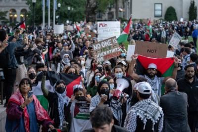 Chicago Police Intervene In Pro-Palestinian Protest At Depaul University