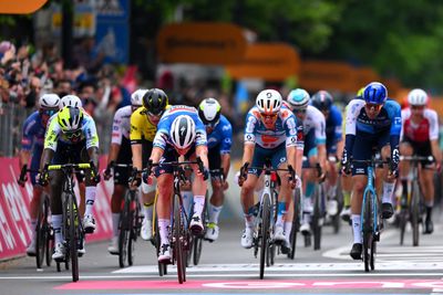 Giro d'Italia stage 3 as it happened: Tim Merlier wins first sprint stage
