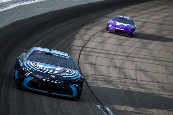 Truex "in position to steal one" until late caution at Kansas