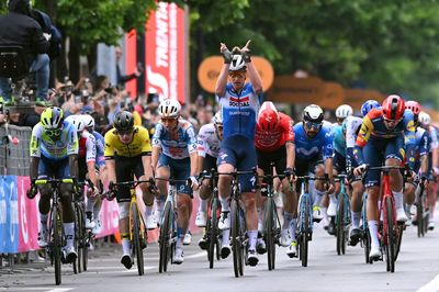 Tim Merlier outsprints Jonathan Milan to win Stage 3 of the Giro d'Italia
