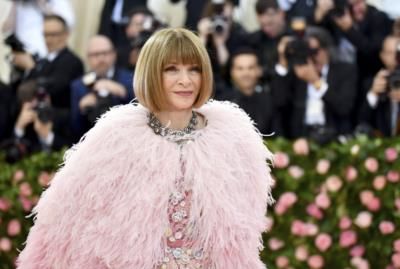 Anna Wintour Makes Grand Entrance At Met Gala