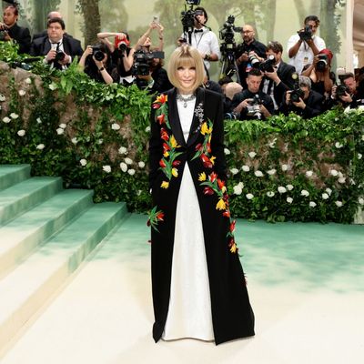Anna Wintour arrives at the Met Gala 2024 with her offspring in tow
