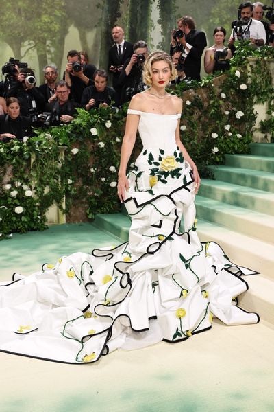 Supermodel Gigi Hadid's Met Gala Dress Is A Work Of Art That Took 13'500 Hours To Make
