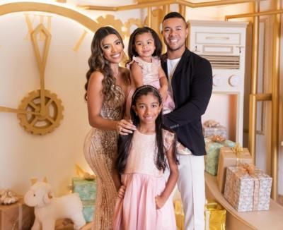 Capturing Heartwarming Family Moments: José Quintana's Joyful Snapshots