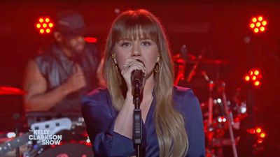 Kelly Clarkson covers Metallica's Sad But True: It has never sounded so angelic