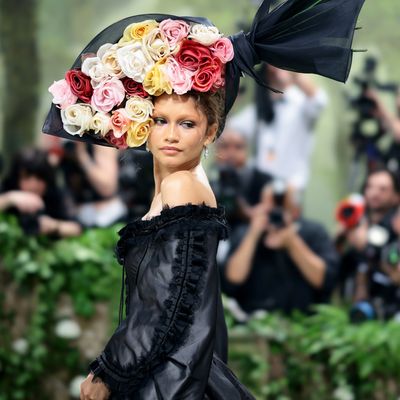Zendaya Shuts Down the 2024 Met Gala Red Carpet With a Bouquet Fascinator