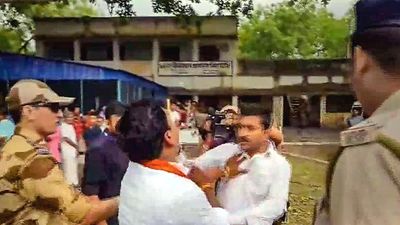 Sporadic incidents of violence mar third phase polls in Bengal