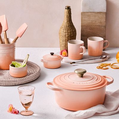 Le Creuset's new colourway confirms the comeback of this coloured cookware trend