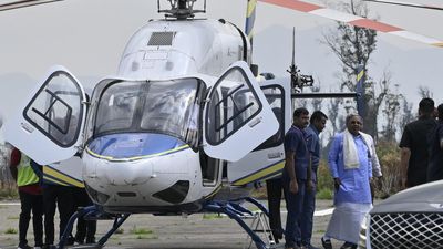 Karnataka Chief Minister Siddaramaiah arrives in the Nilgiris, to stay until May 11