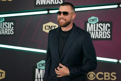 Travis Kelce had a classy response to getting a friendship bracelet at the F1 Miami Grand Prix