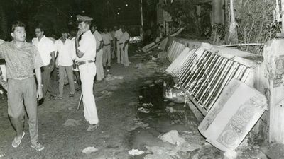The 1992 Mahamakham tragedy at Kumbakonam and two accounts
