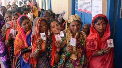 Despite scorching sun, people turn up at booths in large numbers to vote in Kalyana Karnataka and Kittur Karnataka