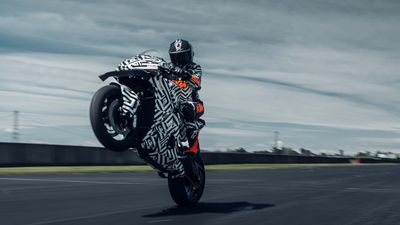 KTM Is Finally Bringing Back a Street Superbike With the 990 RC R