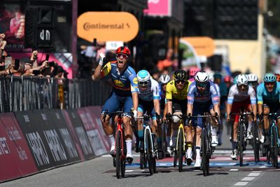 Jonathan Milan surges to victory on stage 4 of Giro d’Italia