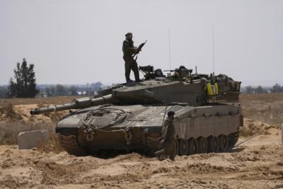 Israeli Tanks Enter Rafah, Palestinians Face Evacuation