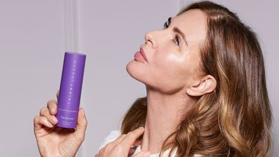 'It literally looked like she had a face lift' - Trinny London shares remarkable before and after photos of new gravity-defying neck skincare 'The Elevator'