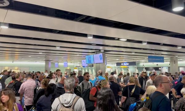 What went wrong with the electronic passport gates at UK airports?
