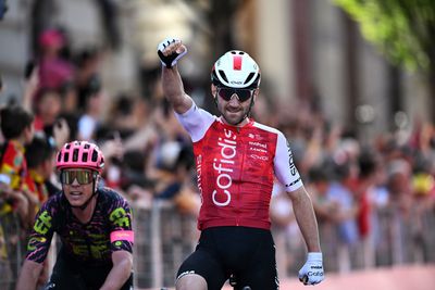 Benjamin Thomas wins stage 5 of Giro d'Italia as breakaway beats peloton