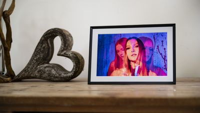 Aura Carver Mat review: a gorgeous but flawed digital photo frame