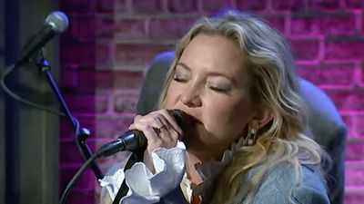 Watch Hollywood star Kate Hudson sing the Stone Temple Pilots classic Vasoline