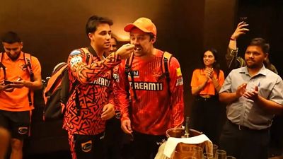 Watch: After setting ground on fire, Abhishek Sharma and Travis Head cut SRH victory cake
