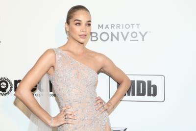 Jasmine Sanders Shines In Black And Silver Evening Ensemble