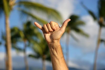 Talk to the hand: Hawaii makes shaka state’s official gesture