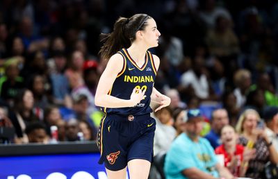 Caitlin Clark easily dodged 4 defenders to score during Indiana Fever preseason home debut