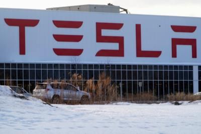 Tesla Accused Of Interfering With Union Organizing At New York Plant