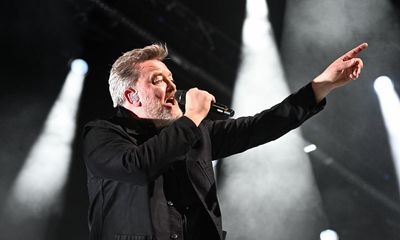 Elbow review – a charged night of insatiable yearning and rollicking laments