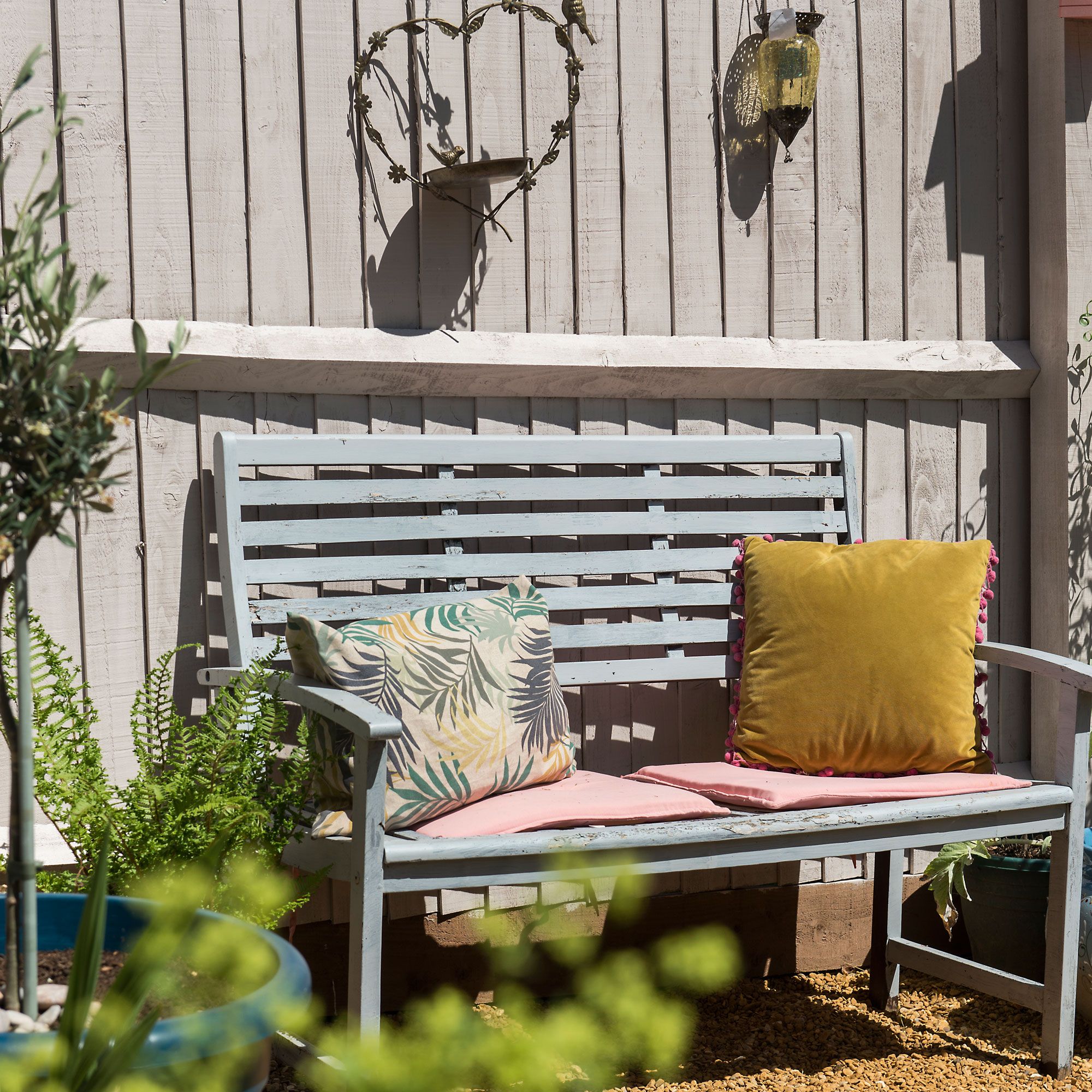 Painting fence panels with a sponge Is this viral…