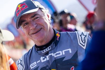 Ford signs Carlos Sainz Sr to lead Dakar Rally programme in 2025