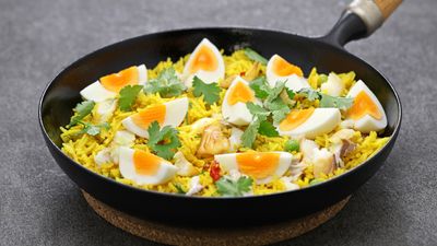 Try this smoked mackerel cauliflower kedgeree for a "low carb, high protein, brain-healthy" lunch