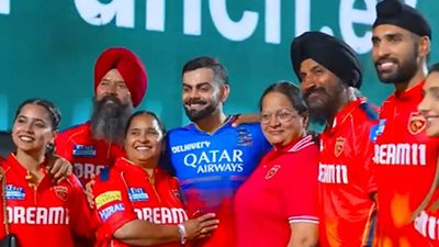 WATCH: Virat Kohli meets Arshdeep Singh and Harpreet Brar's family, wins hearts