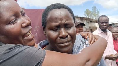 In Kenya's flooded slums, people mourn their losses and slam their leaders