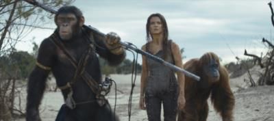 Freya Allan's Character Mae In Kingdom Of The Planet Of The Apes