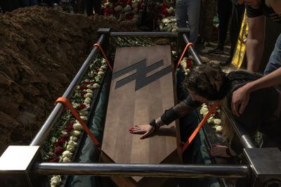 'Gave His Youth For Us': Hundreds Mourn Iconic Ukrainian Soldier